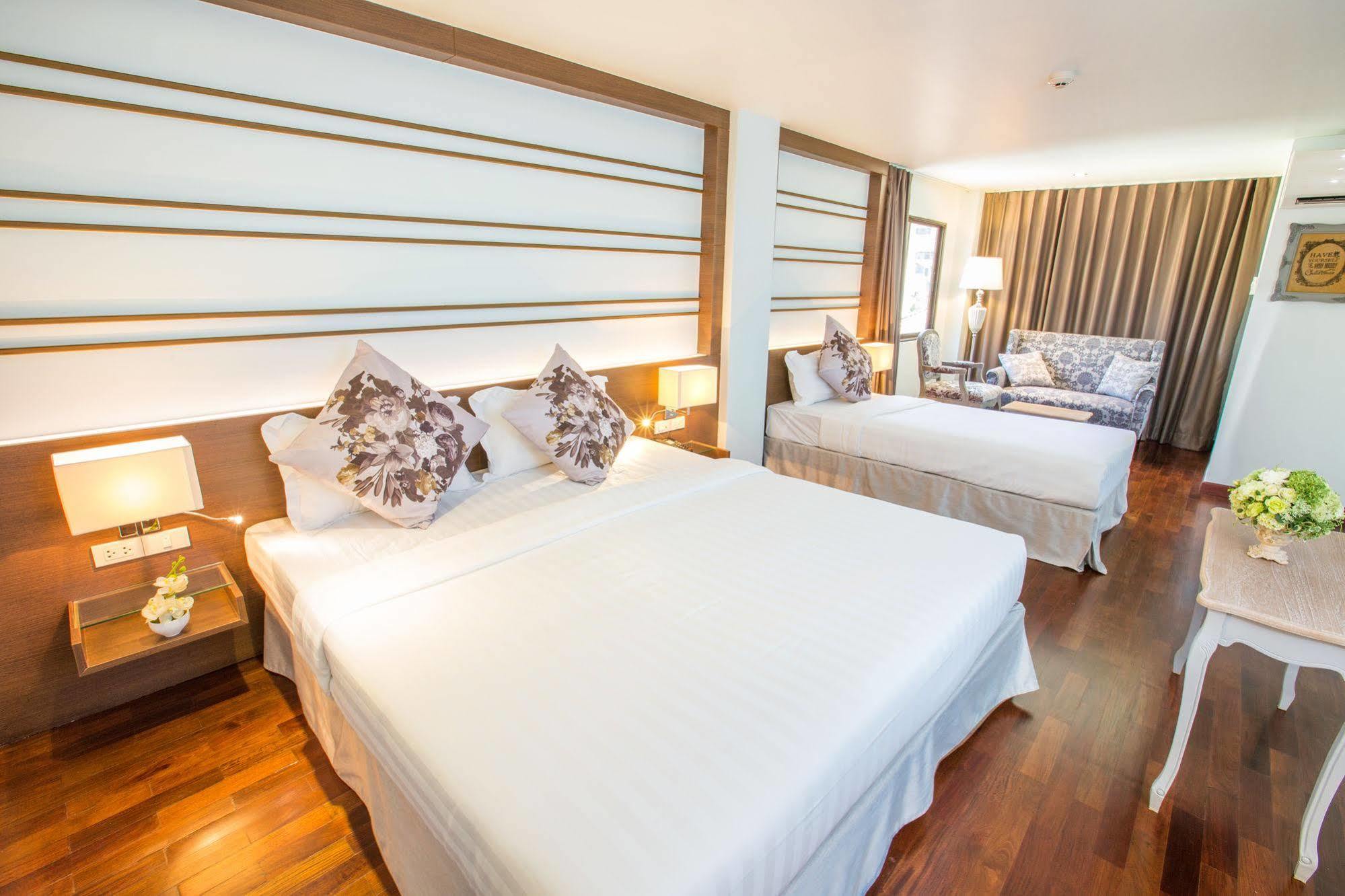 The Sathon Vimanda Hotel Bangkok Exterior foto